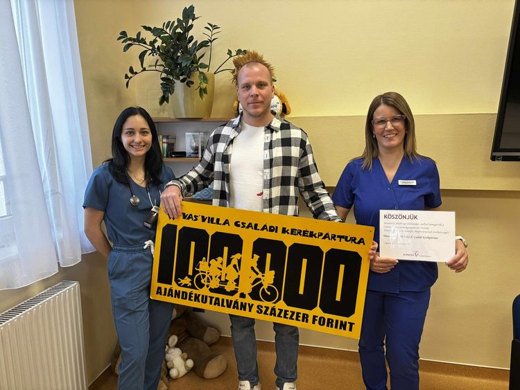 Adomány a kórház gyermekosztályának