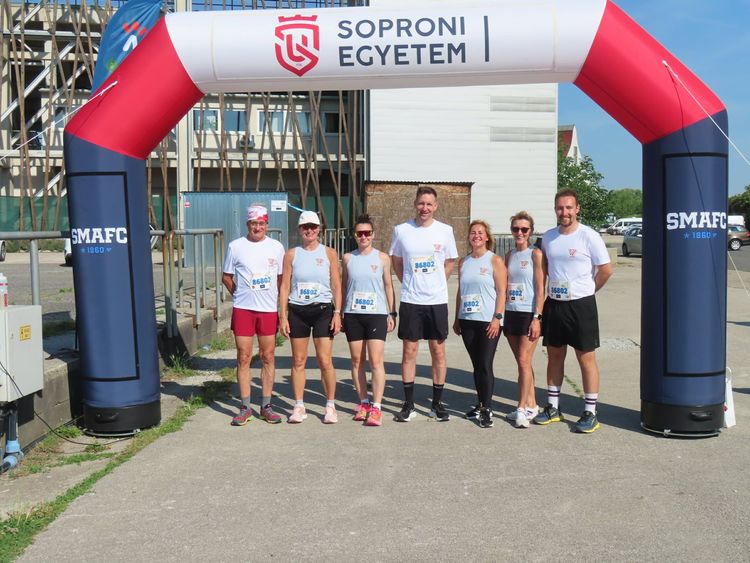 Vas-Villa'-s tanári csapat futott a Hűségkörön