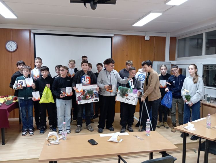 Tíz csapat részvételével zajlott le az informatika versenyünk