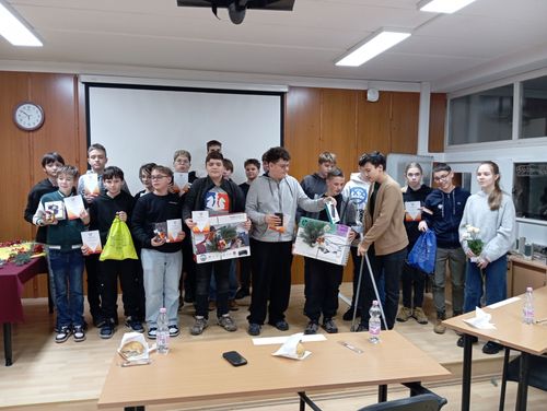 Tíz csapat részvételével zajlott le az informatika versenyünk